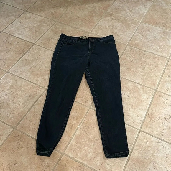 Democracy woman's dark wash pull on pants - Picture 1 of 8